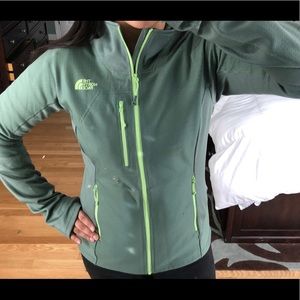 THE NORTH FACE PERFORMANCE GREEN SWEATER SZ M